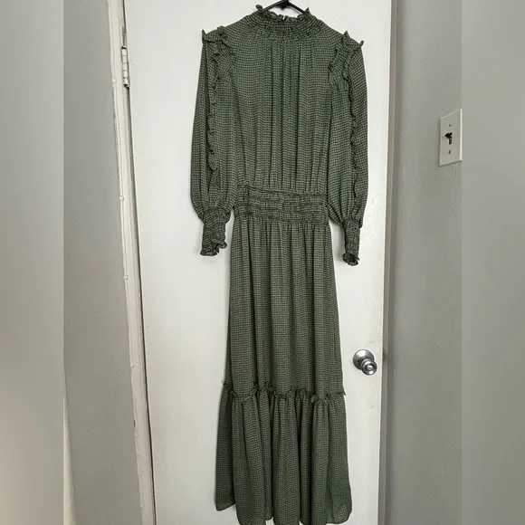 chinese dress ladies Max Studio Women's Short Sleeve V-Neck Maxi Dress, Green Med Trans Geo  Clover, Large at Amazon Women's Clothing store main image 1
